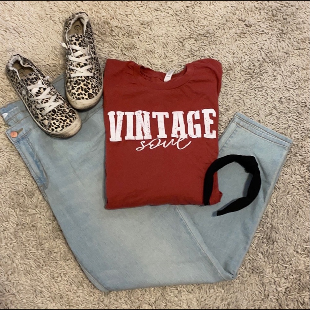 Vintage Soul Graphic Tee - unisex